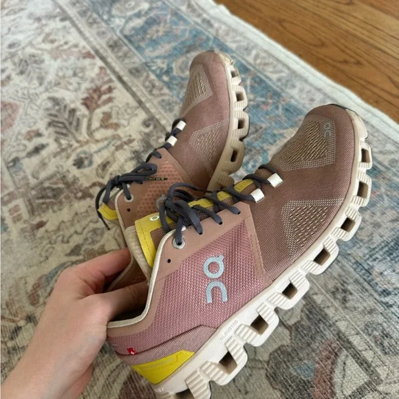 On Running Athletic Shoes Beige Interior Lightweight Design - Picture 1 of 13